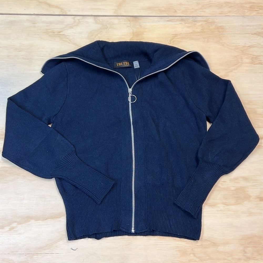 Truth Women’s Zip Up Sweater Size M
